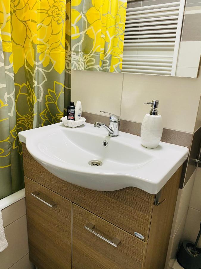 Sellada Apartament - Free Private Parking,Ac,Wi-Fi Carei Exterior foto